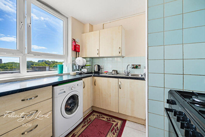 2 Bedroom Flat For Sale In Hamlets Way, London, E3