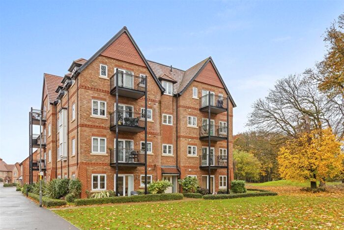 2 Bedroom Flat For Sale In Aspen Road, High Wycombe, HP10