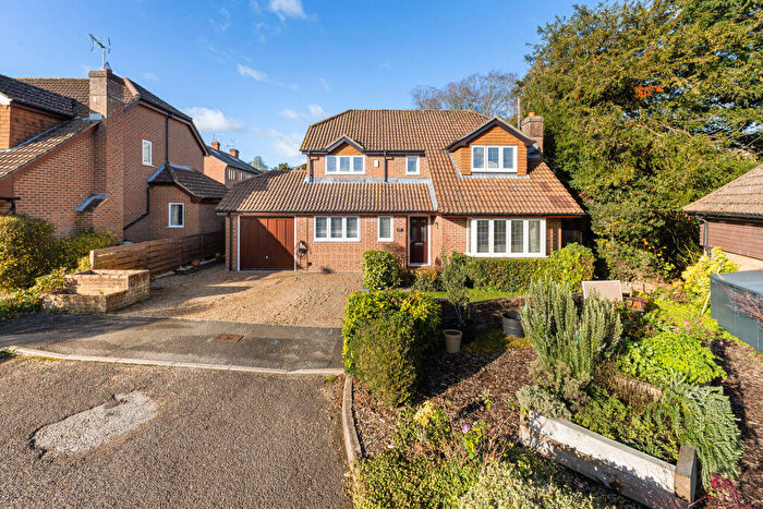 4 Bedroom Detached House For Sale In Cranford Drive, Holybourne, GU34