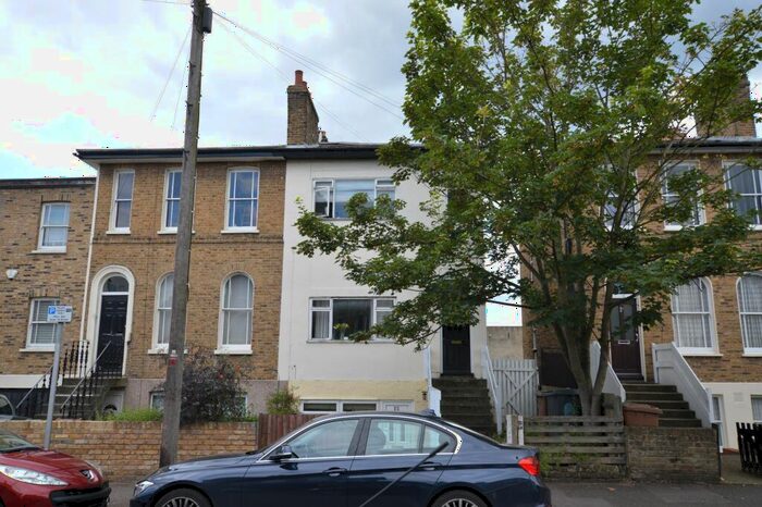 1 Bedroom Flat To Rent In East Avenue, E17