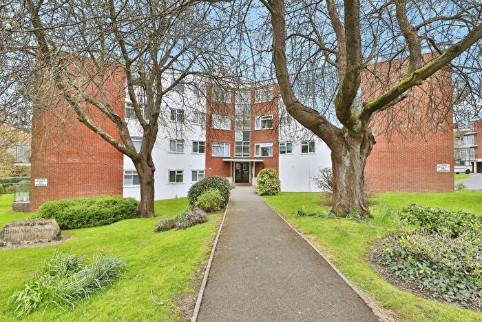 2 Bedroom Flat For Sale In Belle Vue Road, Bournemouth, BH6