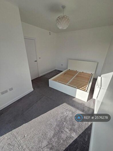 2 Bedroom Flat To Rent In Albright Court, Barking, IG11