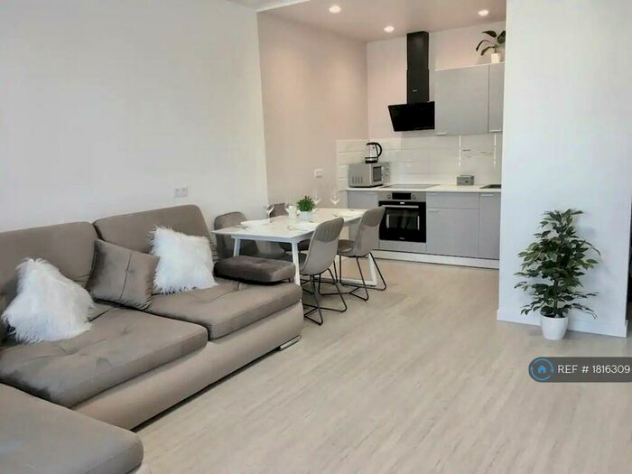 1 Bedroom Flat To Rent In Angel Gate, London, EC1V