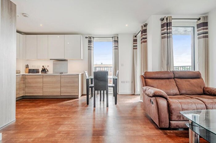 2 Bedroom Flat To Rent In Whiting Way, London, SE16