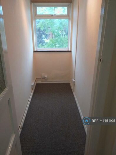 2 Bedroom Maisonette To Rent In Whittington Way, Pinner, HA5