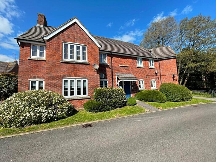 2 Bedroom Flat For Sale In Castle Stream Court, Dursley, GL11