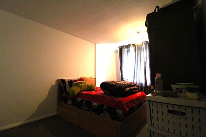 3 Bedroom Flat To Rent In Guru Nanak Road, Southall, UB2