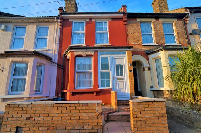 3 Bedroom Terraced House To Rent In Gordon Road, Rochester, Kent, ME2