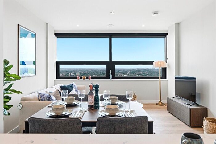 1 Bedroom Apartment To Rent In The Octagon - Great Charles Street Queensway, Birmingham, B3