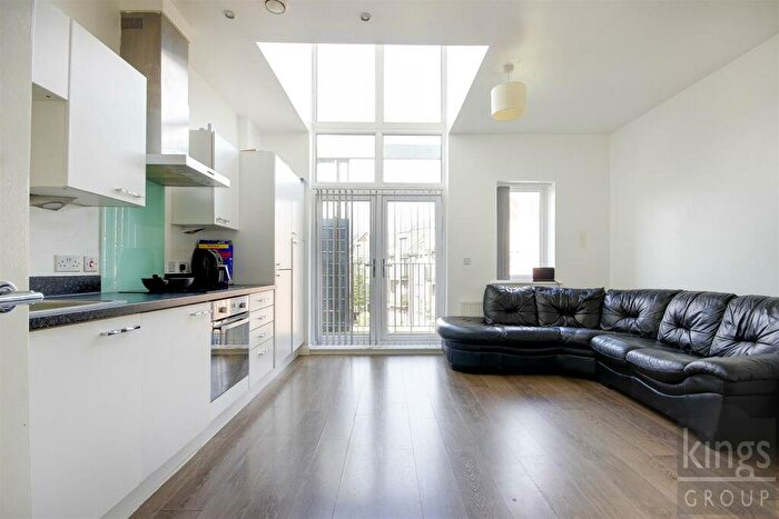 1 Bedroom Flat For Sale In Dairy Close, Enfield, EN3