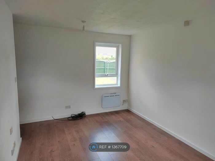 Studio To Rent In Bramber Court, Slough, SL1