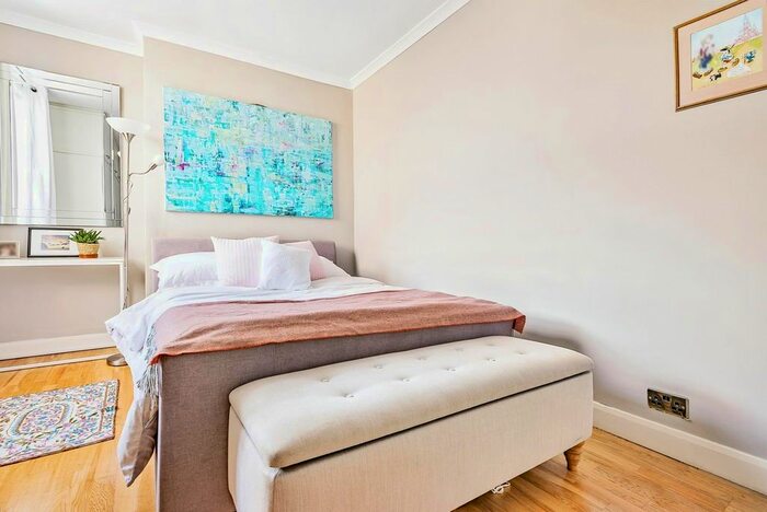 2 Bedroom Flat To Rent In Camberwell Road, London, SE5