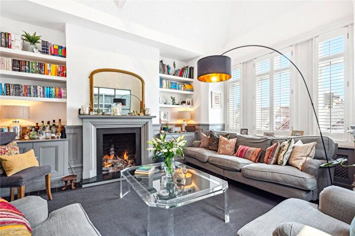 2 Bedroom Apartment For Sale In Thirsk Road, London, SW11