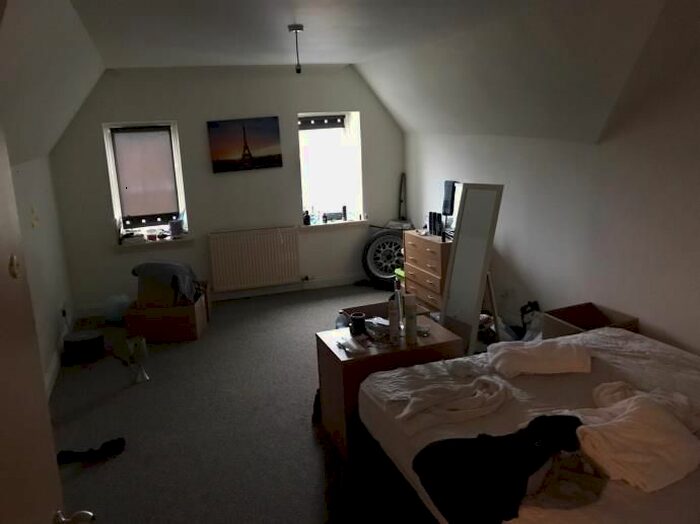 2 Bedroom Flat To Rent In Coplaw Street, Glasgow, G42