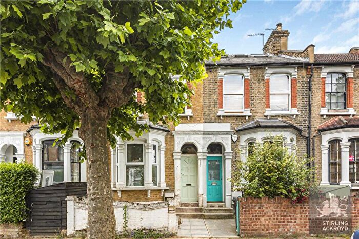7 Bedroom Terraced House To Rent In Roding Road, Clapton, Hackney, London, E5