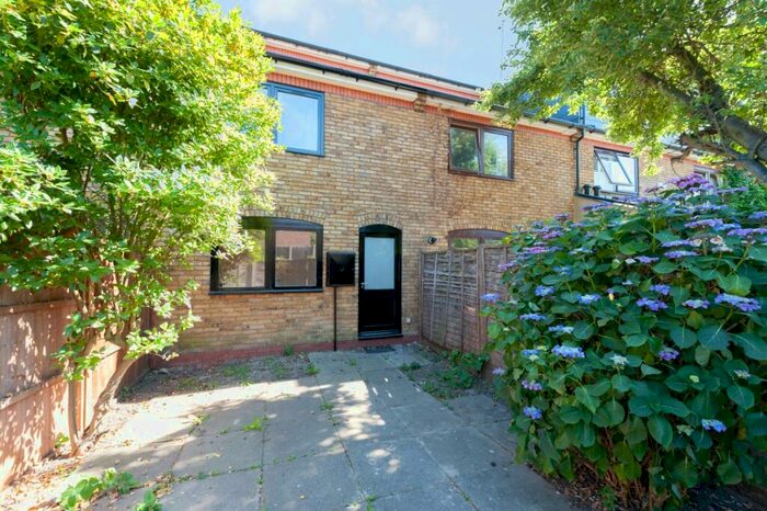 3 Bedroom Terraced House To Rent In Lofting Road, Highbury & Islington, N1