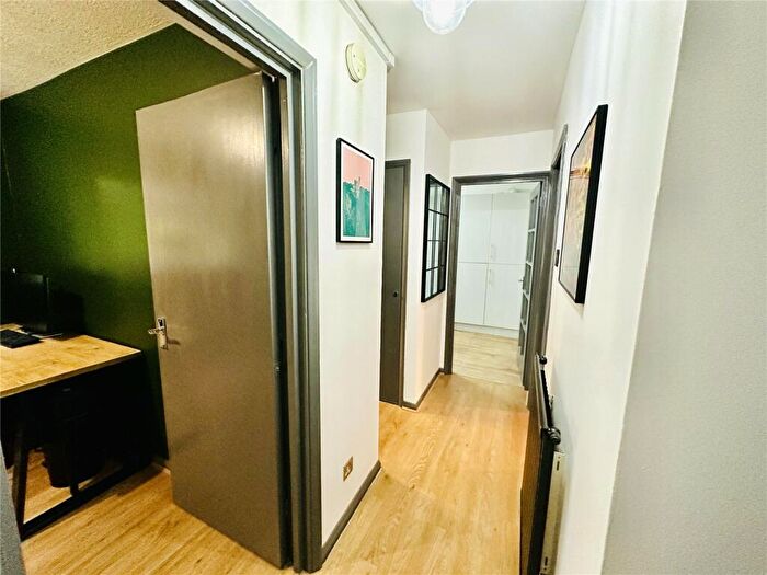 2 Bedroom Apartment For Sale In Spindlewood Gardens, Parkhill, East Croydon, South Croydon, CR0