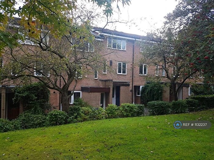 2 Bedroom Maisonette To Rent In Coverdale Gardens, Croydon, CR0
