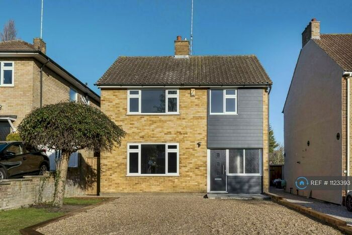 3 Bedroom Detached House To Rent In Lesney Park Road, Erith, DA8