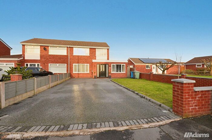 3 Bedroom Semi-Detached House For Sale In Claverton Close, Higher Runcorn, WA7