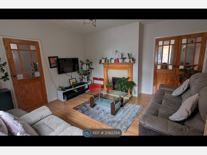 3 Bedroom Semi-Detached House To Rent In Edinburgh Avenue, Sawston, Cambridge, CB22