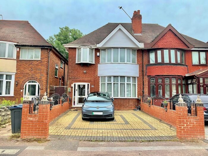 4 Bedroom Semi-Detached House To Rent In Merstowe Close, Birmingham, B27