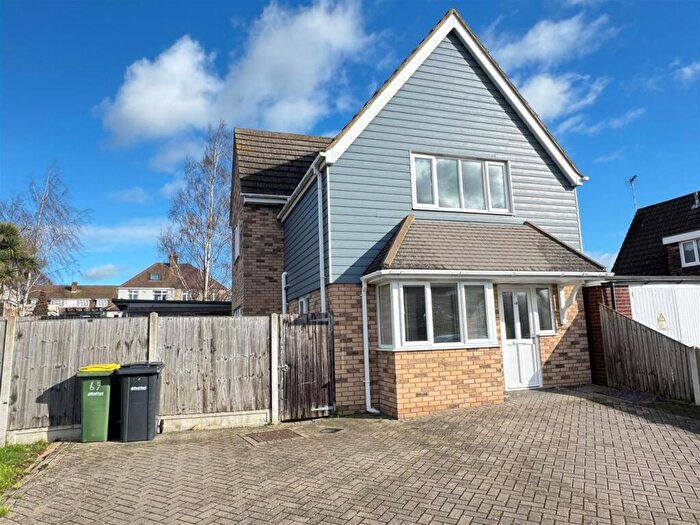 3 Bedroom Detached House For Sale In Nevern Road, Rayleigh, SS6