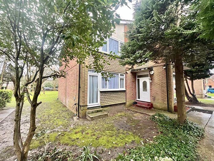 2 Bedroom Maisonette To Rent In St. Jeromes Grove, Hayes, UB3