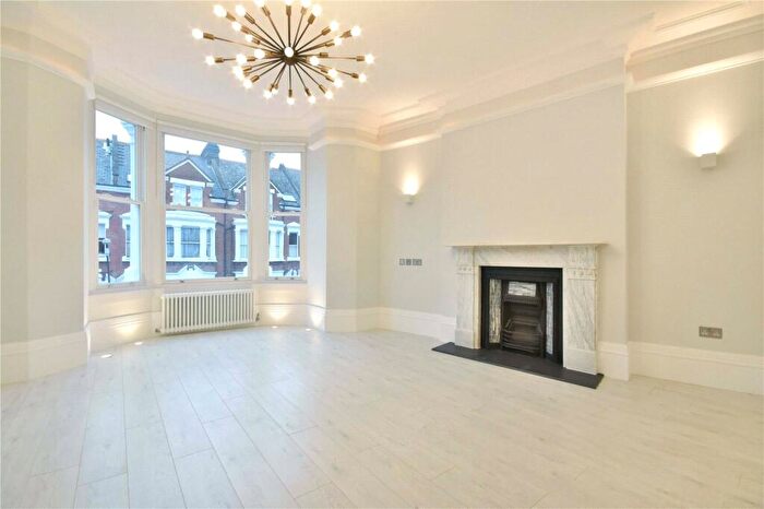 2 Bedroom Flat To Rent In Plympton Road, Brondesbury, NW6