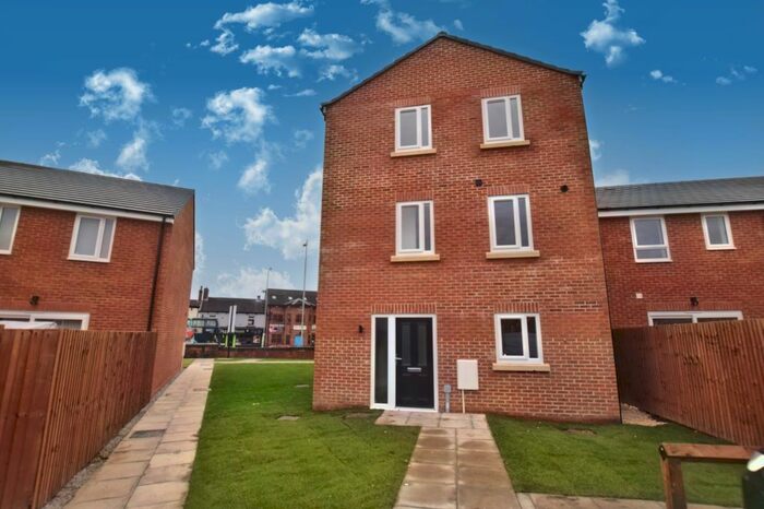 2 Bedroom Semi-Detached House To Rent In Kemps Bridge, Wakefield, WF2
