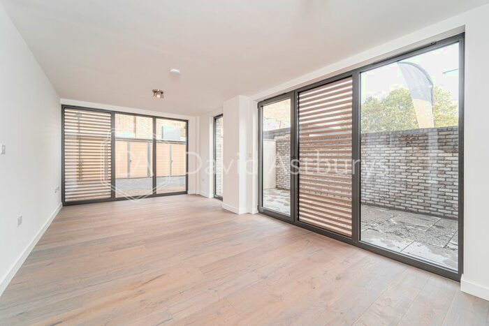 2 Bedroom Flat To Rent In Green Lanes, Turnpike Lane, London, N8