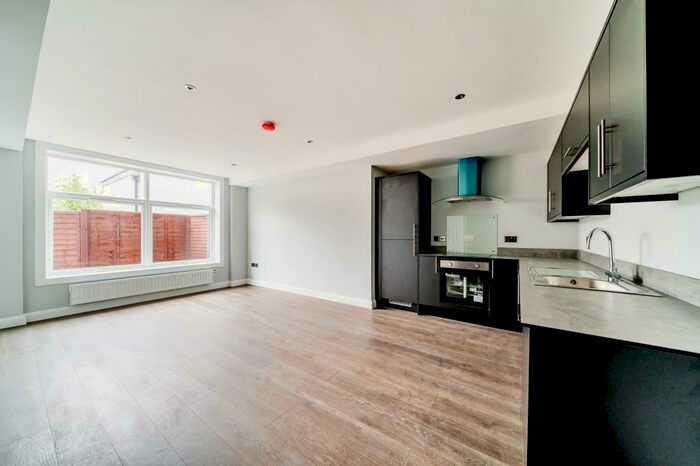 2 Bedroom Maisonette To Rent In Sunninghill, Berkshire, SL5