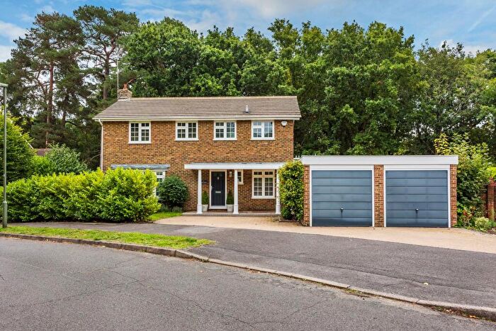 4 Bedroom Detached House For Sale In Longhope Drive, Wrecclesham, Farnham, GU10