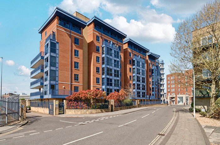 3 Bedroom Flat For Sale In Canute Road, Southampton, Hampshire, SO14