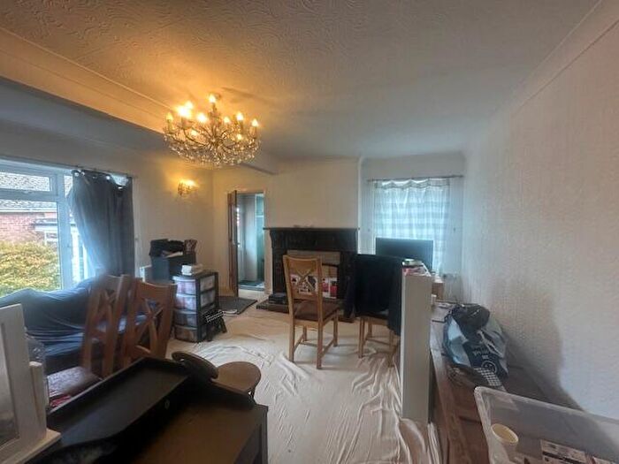 5 Bedroom Bungalow To Rent In Farfield, Kidderminster, DY10