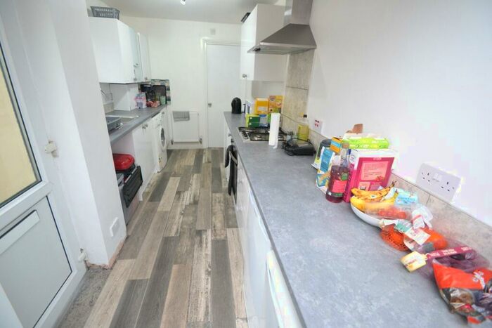 4 Bedroom Detached House To Rent In Dunkirk Road, Nottingham, NG7