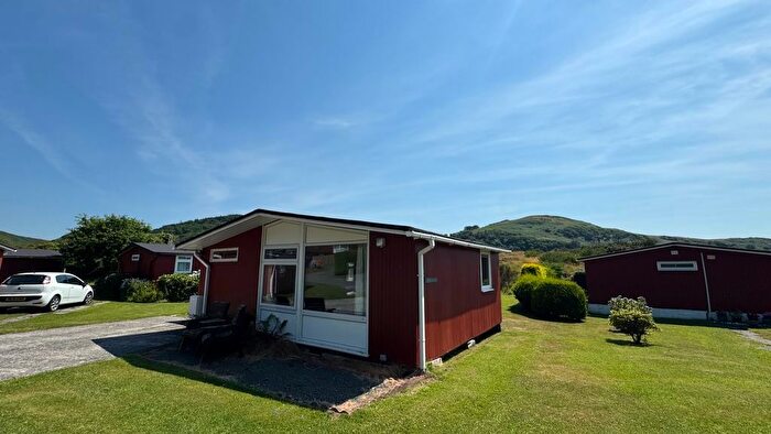 2 Bedroom Property For Sale In Erw Porthor, Tywyn, LL36