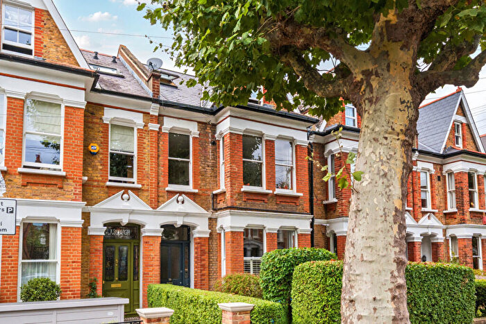 2 Bedroom Flat For Sale In Beckwith Road, Herne Hill, London, SE24