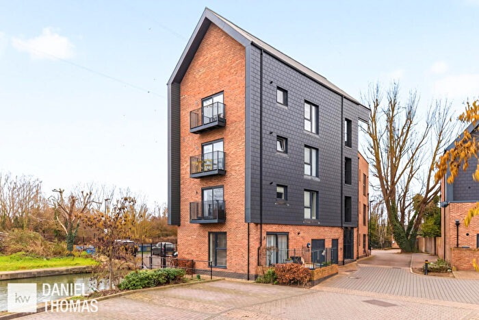 1 Bedroom Apartment For Sale In Daniel Thomas | Quayside Court, Hazlemere Marina, Waltham Abbey, EN9