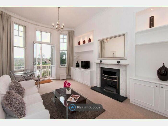 2 Bedroom Flat To Rent In Petersham Road, Richmond, Surrey, TW10