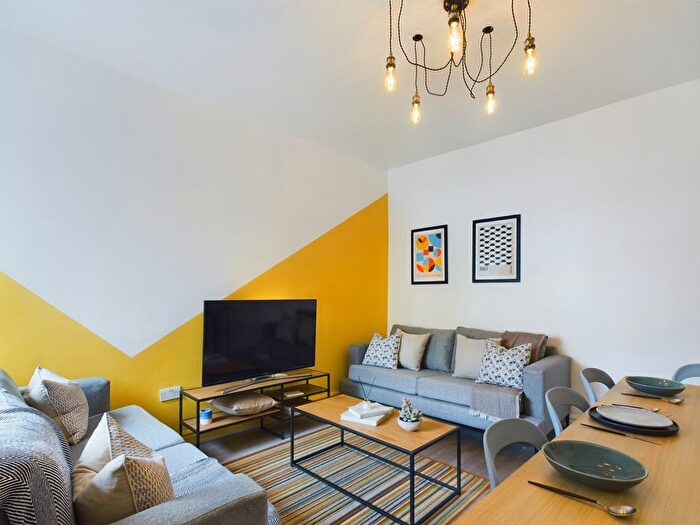 6 Bedroom Terraced House To Rent In , Ruskin Avenue, Manchester, M14