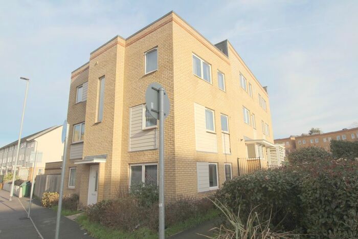 4 Bedroom Town House To Rent In Central Road, Dartford, DA1