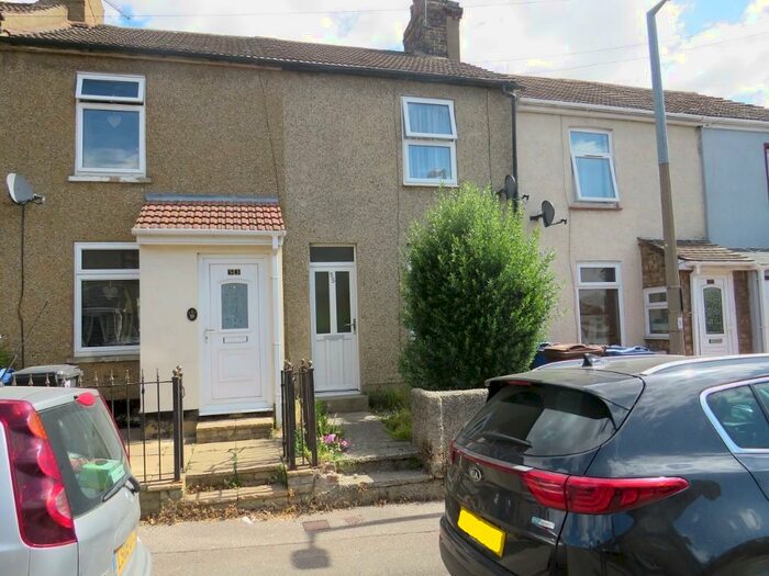 2 Bedroom Flat To Rent In Kingfisher Heights, Hogg Lane, Grays RM17