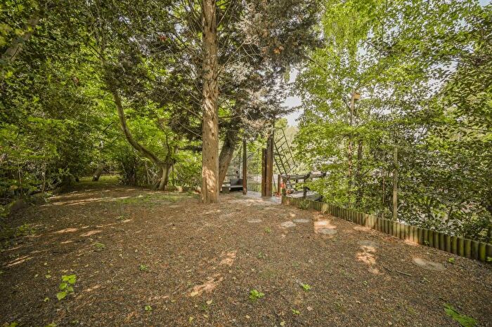 3 Bedroom Bungalow For Sale In Woodside Park Avenue, Walthamstow, London, E17