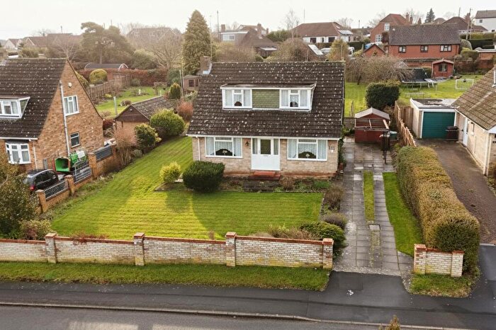 3 Bedroom Chalet For Sale In Kabin Road, Norwich, NR5