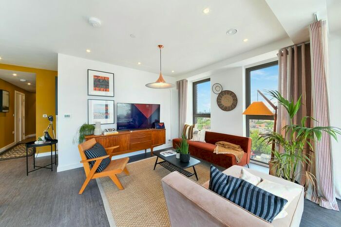 3 Bedroom Flat To Rent In Botanist House, Royal Victoria, London, E16