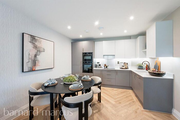2 Bedroom Apartment For Sale In Willowside House, Oaklands Park, Esher, KT10