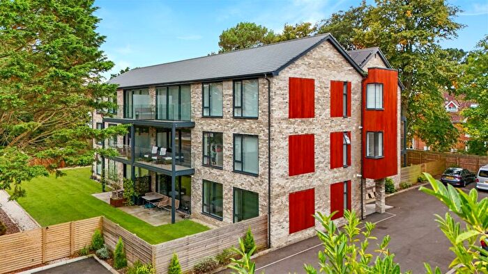 3 Bedroom Apartment To Rent In The Avenue, Branksome Park, BH13