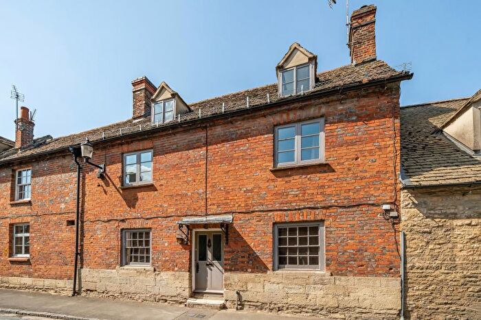 3 Bedroom Terraced House For Sale In Woodstock, Oxfordshire, OX20