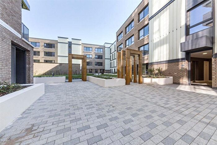 2 Bedroom Flat To Rent In Plough Way, London, SE16